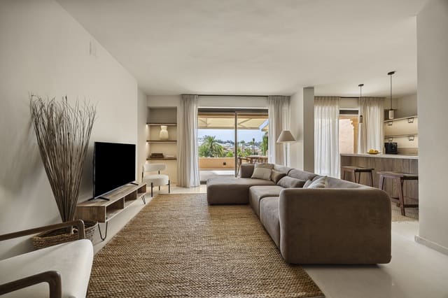 Ático de 3 habitaciones en Nueva Atalaya, Estepona en venta con piscina garaje - 995.000 € (Ref: 9825717)
