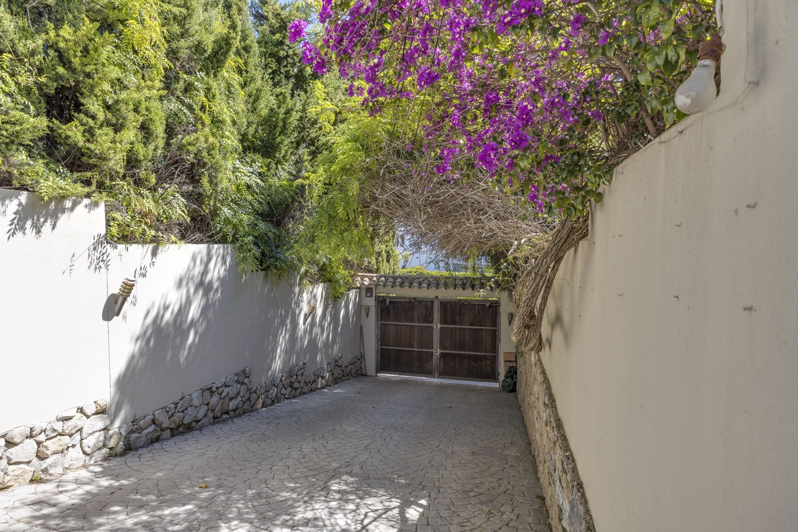 4 bedroom Villa for sale in Bel-Air with pool - € 1,195,000 (Ref: 9873859)