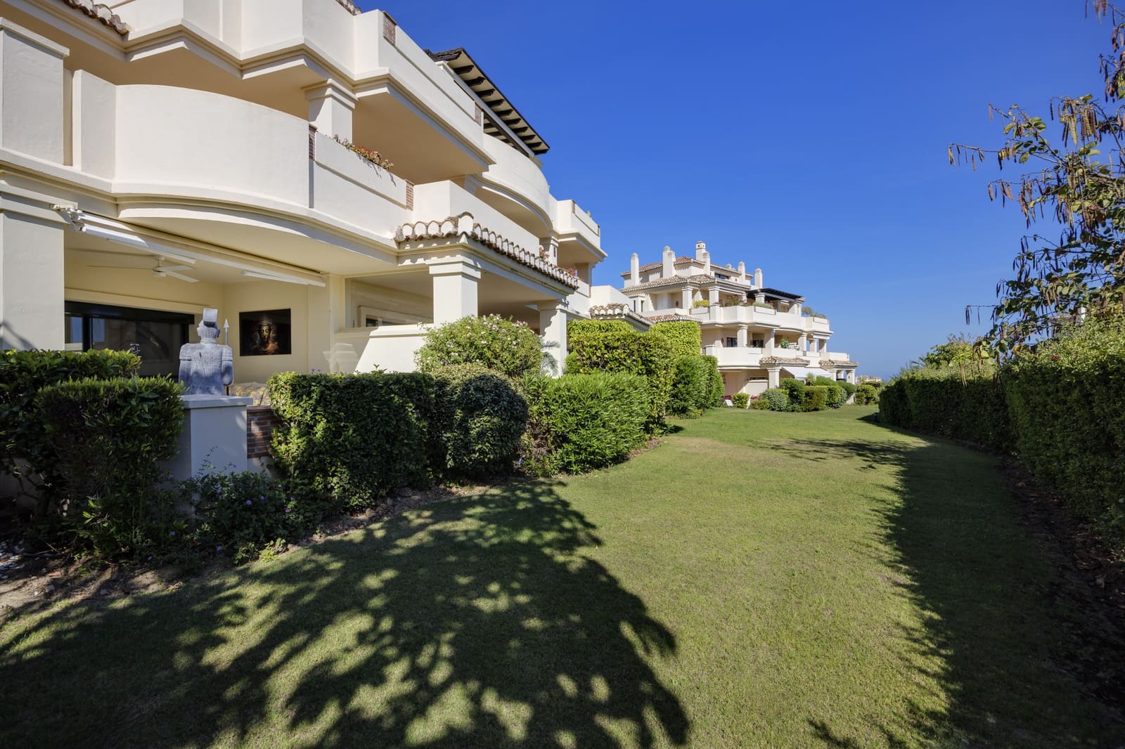 2 quarto Apartamento para venda em Benahavis com piscina garagem - 595 000 € (Ref: 9892701)