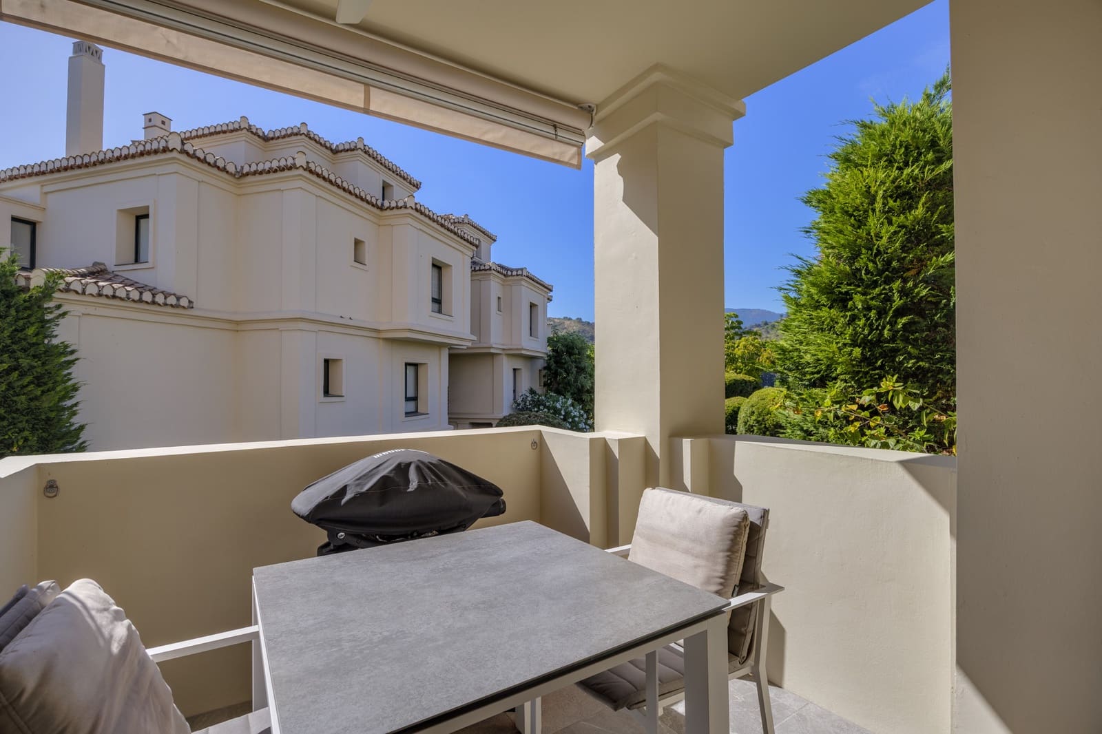 2 quarto Apartamento para venda em Benahavis com piscina garagem - 595 000 € (Ref: 9892701)