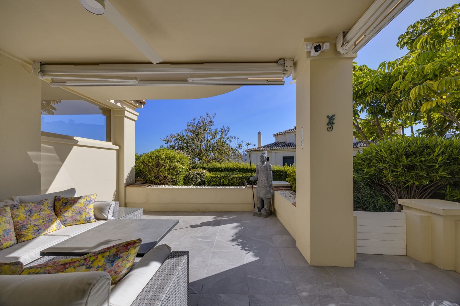 2 quarto Apartamento para venda em Benahavis com piscina garagem - 595 000 € (Ref: 9892701)