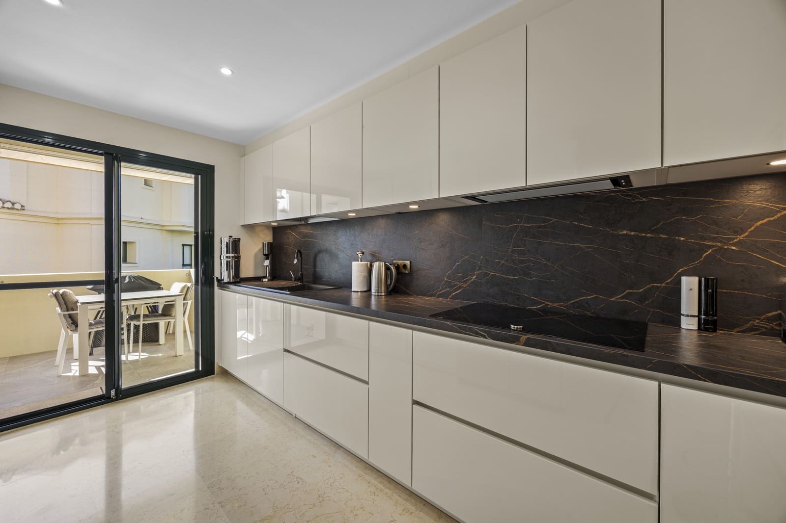 2 quarto Apartamento para venda em Benahavis com piscina garagem - 595 000 € (Ref: 9892701)