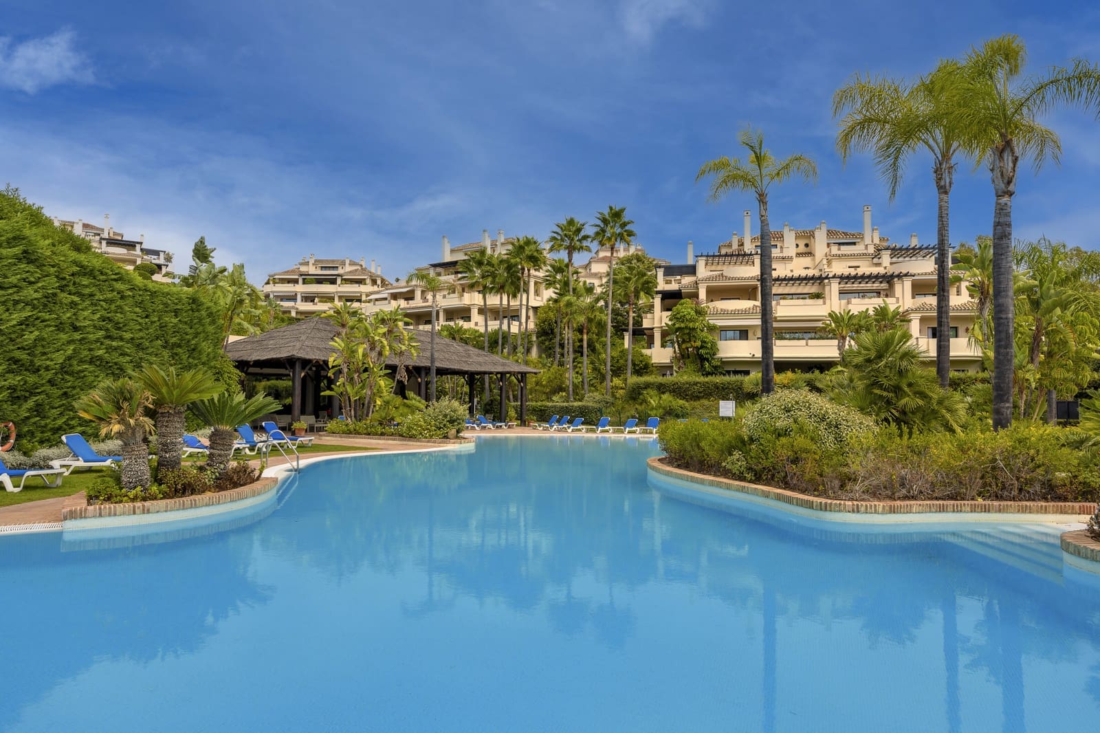 2 quarto Apartamento para venda em Benahavis com piscina garagem - 595 000 € (Ref: 9892701)
