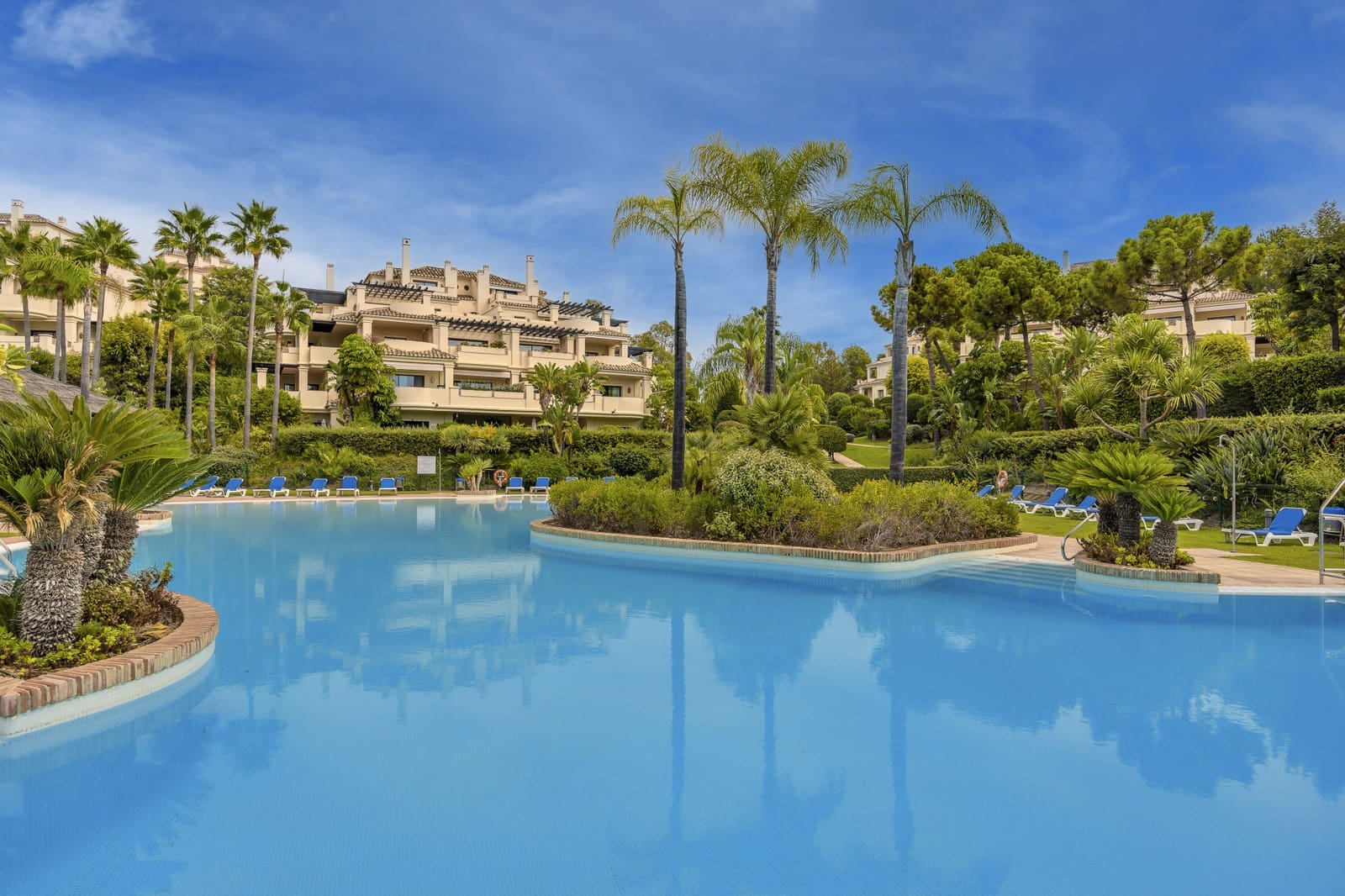 2 quarto Apartamento para venda em Benahavis com piscina garagem - 595 000 € (Ref: 9892701)