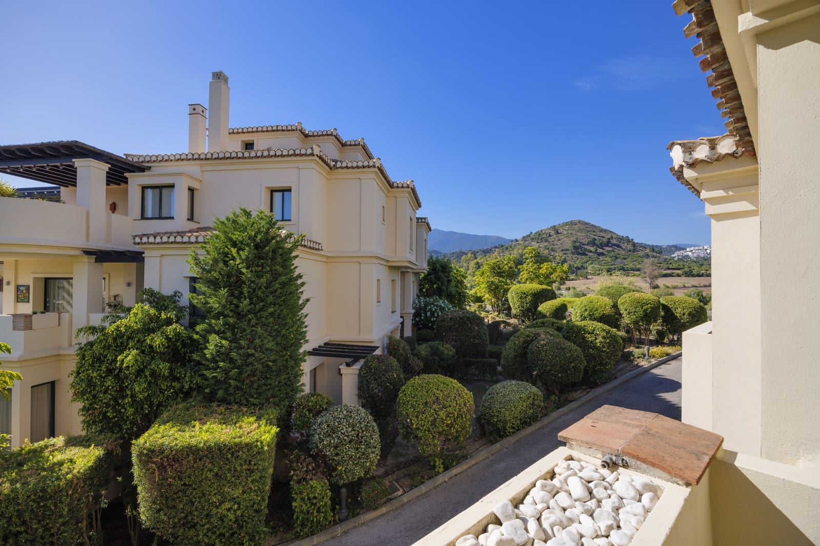 2 quarto Apartamento para venda em Benahavis com piscina garagem - 595 000 € (Ref: 9892701)