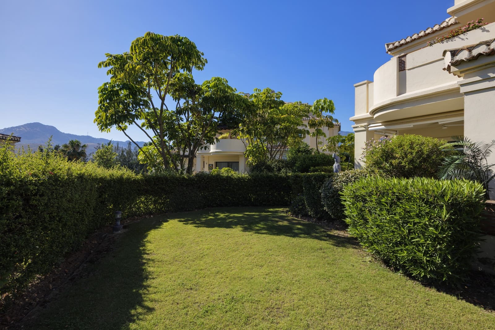 2 quarto Apartamento para venda em Benahavis com piscina garagem - 595 000 € (Ref: 9892701)