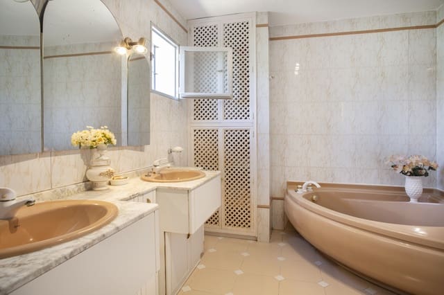 4 camera da letto Villa in vendita in Guadalmina Baja, Marbella con garage - 1.800.000 € (Rif: 9934809)