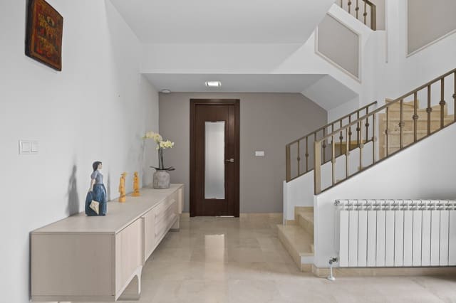 Chalet de 5 habitaciones en Guadalmina Alta, Marbella en venta con piscina garaje - 1.450.000 € (Ref: 9966896)