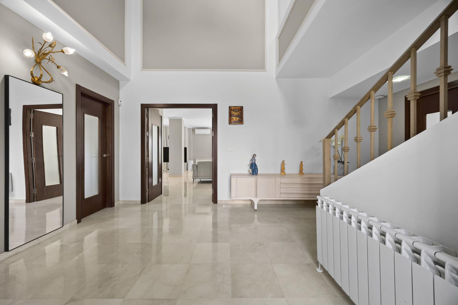 5 bedroom Villa for sale in Guadalmina with pool garage - € 1,450,000 (Ref: 9966896)