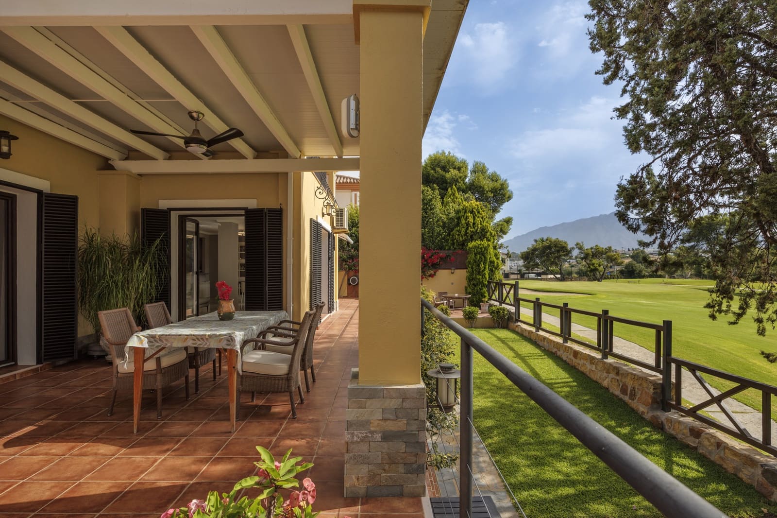 5 bedroom Villa for sale in Guadalmina with pool garage - € 1,450,000 (Ref: 9966896)