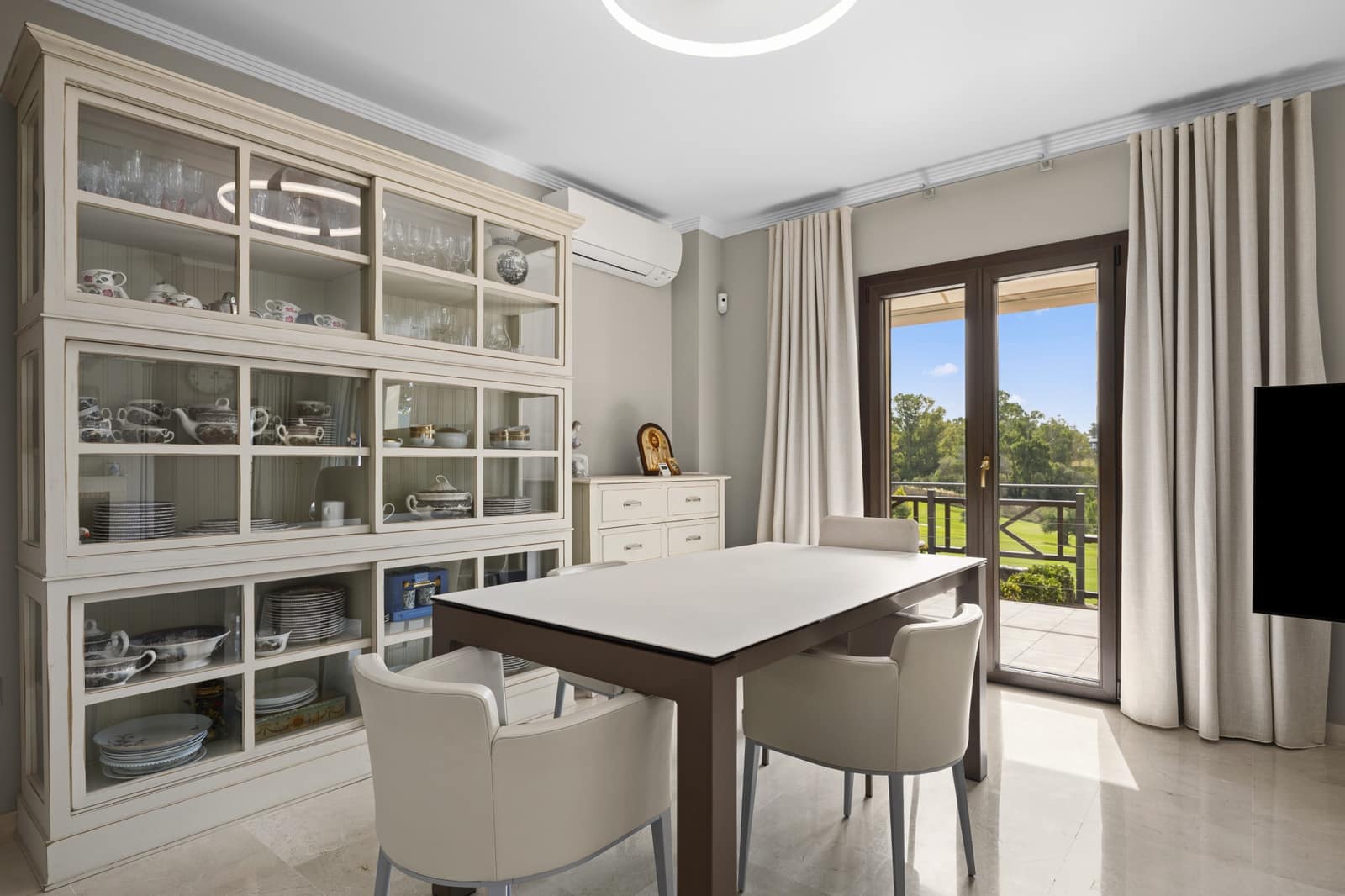5 bedroom Villa for sale in Guadalmina with pool garage - € 1,450,000 (Ref: 9966896)