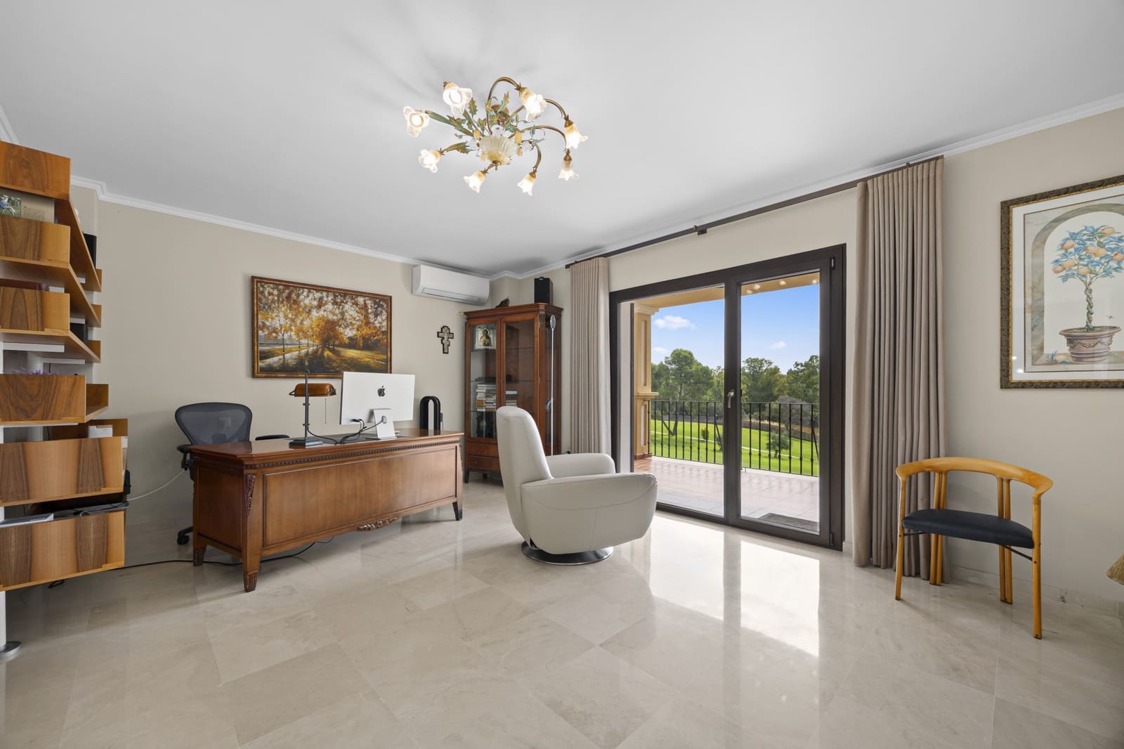 5 bedroom Villa for sale in Guadalmina with pool garage - € 1,450,000 (Ref: 9966896)