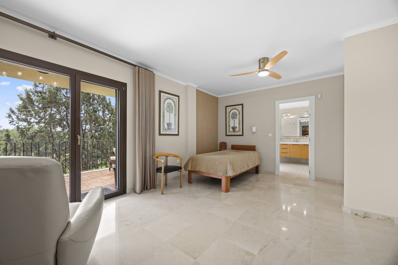 5 bedroom Villa for sale in Guadalmina with pool garage - € 1,450,000 (Ref: 9966896)