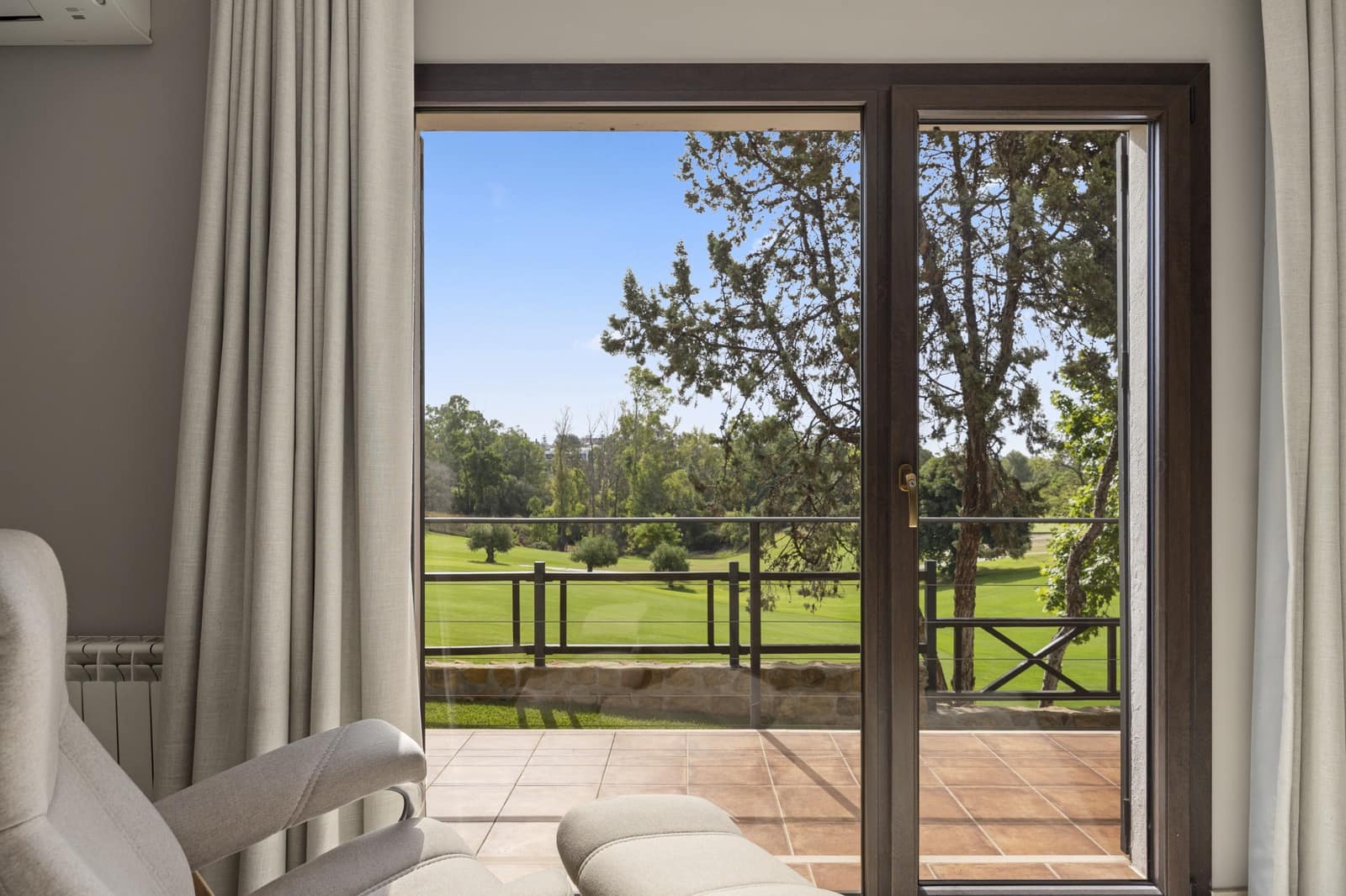 5 bedroom Villa for sale in Guadalmina with pool garage - € 1,450,000 (Ref: 9966896)