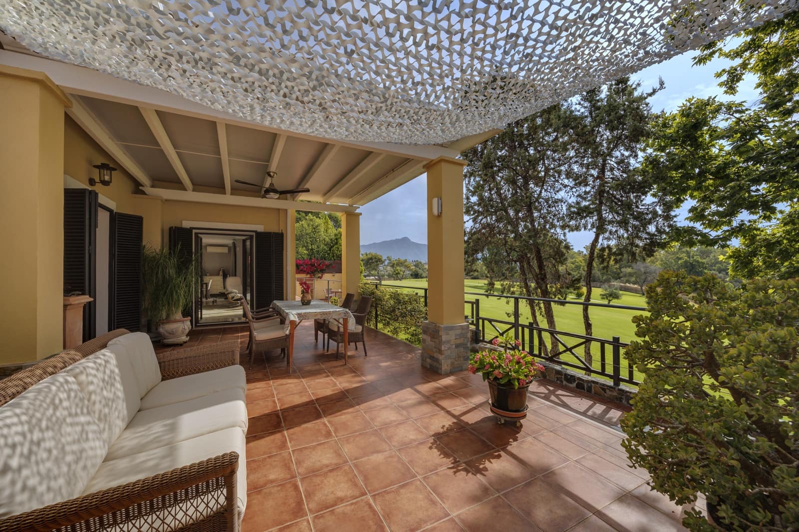 5 bedroom Villa for sale in Guadalmina with pool garage - € 1,450,000 (Ref: 9966896)