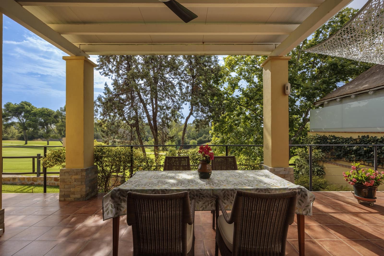 5 bedroom Villa for sale in Guadalmina with pool garage - € 1,450,000 (Ref: 9966896)