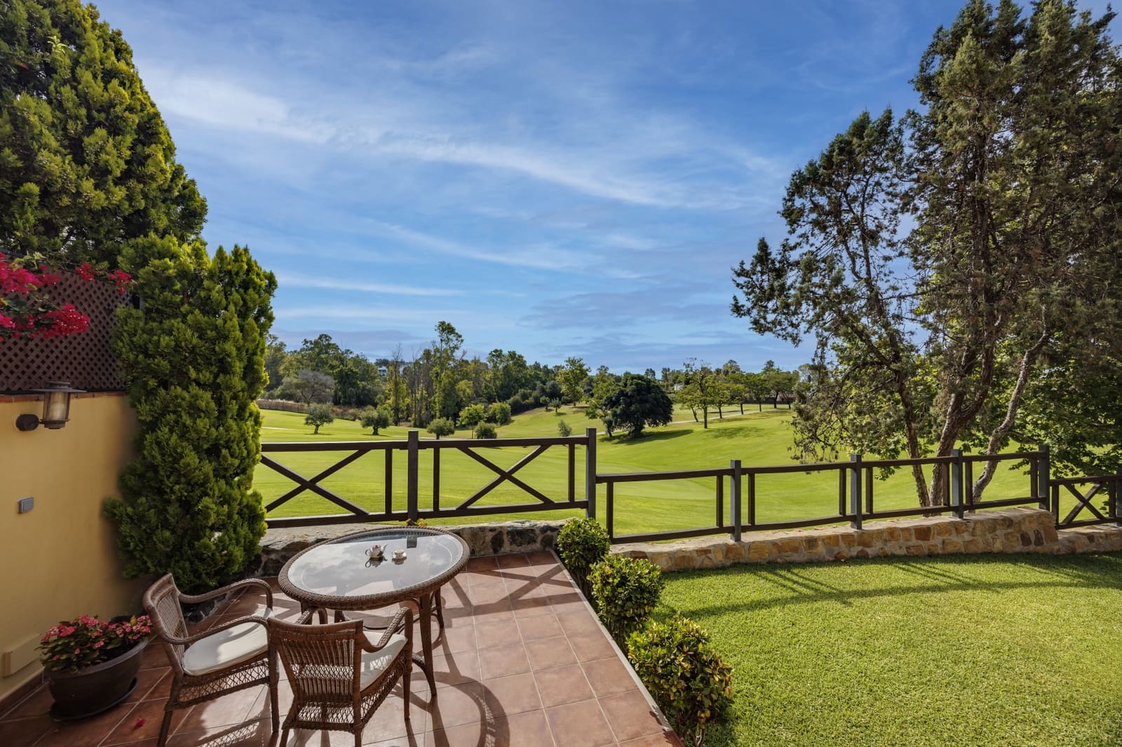 5 bedroom Villa for sale in Guadalmina with pool garage - € 1,450,000 (Ref: 9966896)