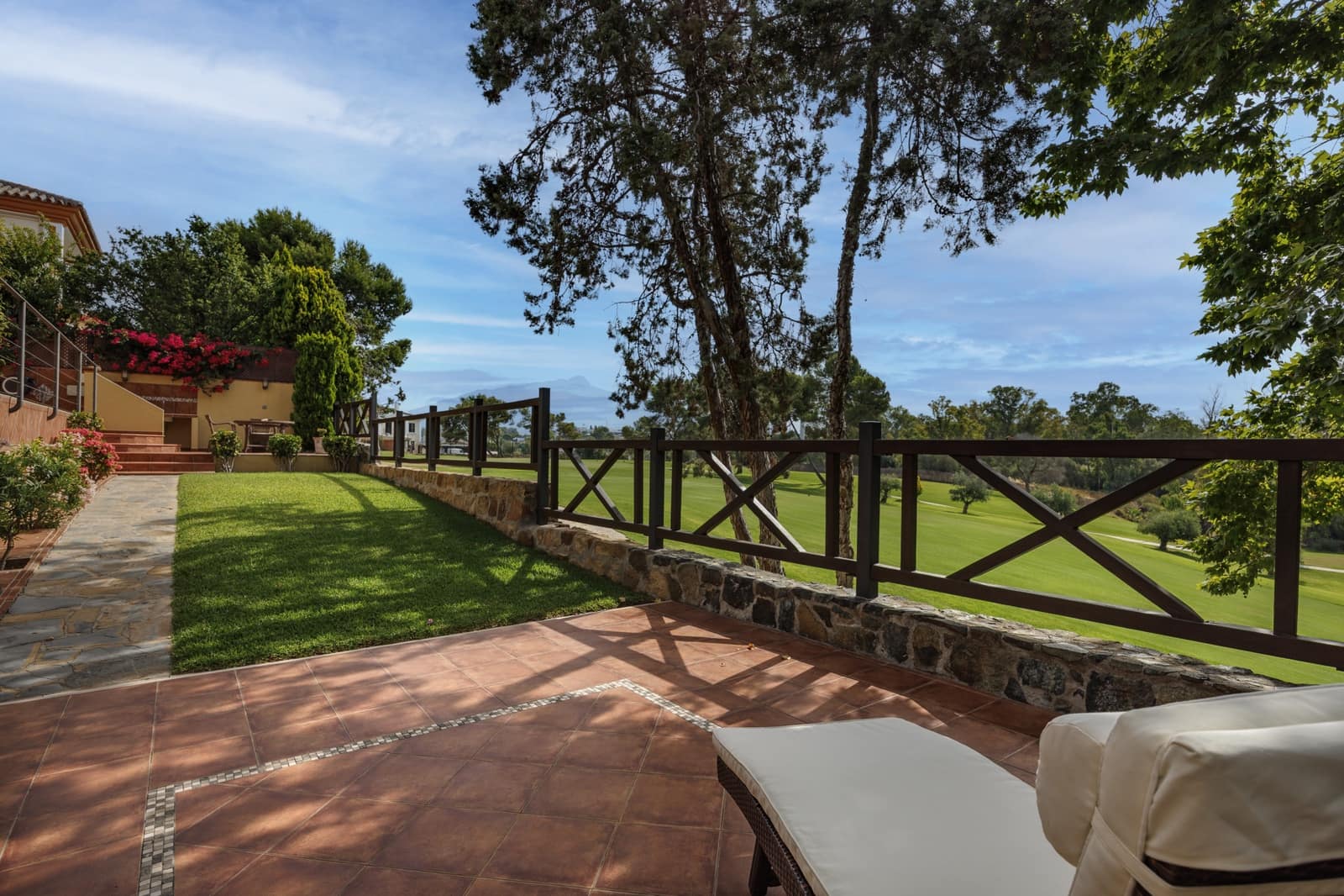 5 bedroom Villa for sale in Guadalmina with pool garage - € 1,450,000 (Ref: 9966896)