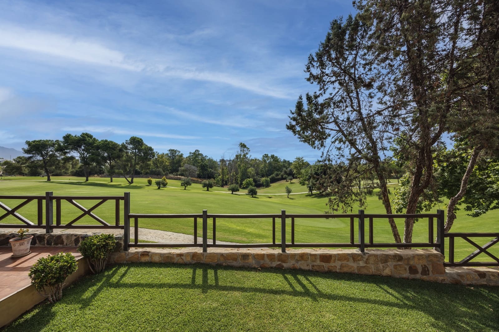 5 bedroom Villa for sale in Guadalmina with pool garage - € 1,450,000 (Ref: 9966896)