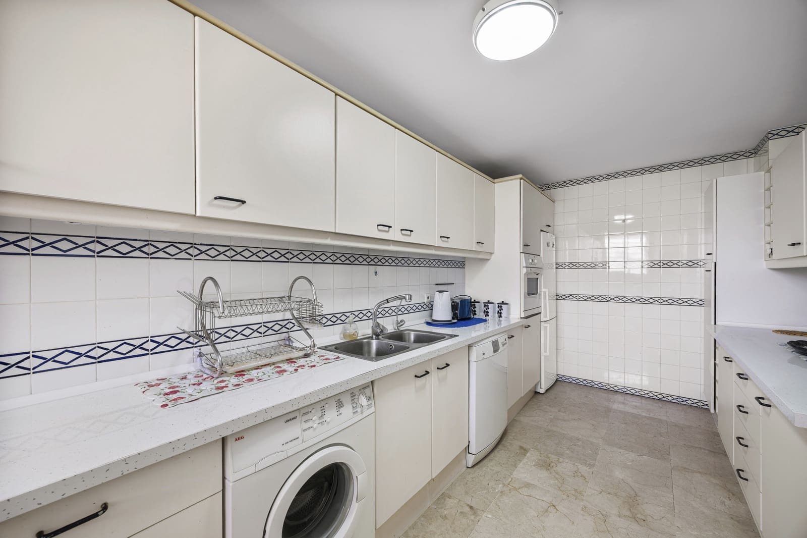 2 bedroom Apartment for sale in Guadalmina with pool garage - € 695,000 (Ref: 9985321)