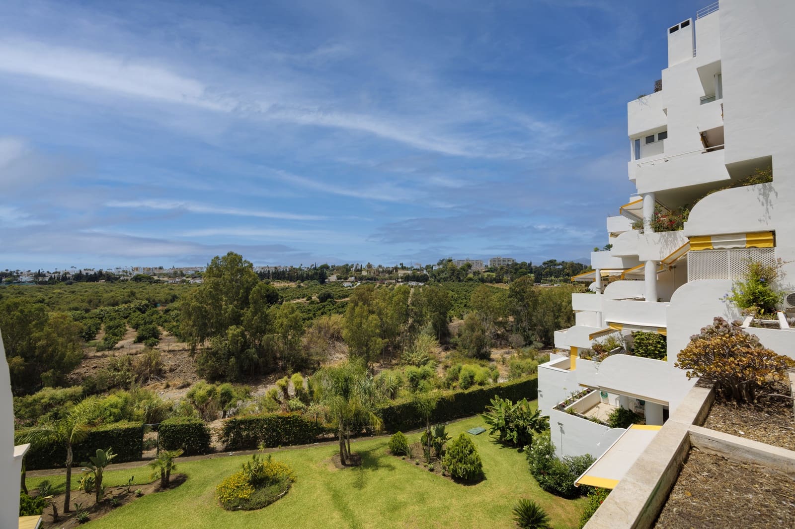 2 bedroom Apartment for sale in Guadalmina with pool garage - € 695,000 (Ref: 9985321)