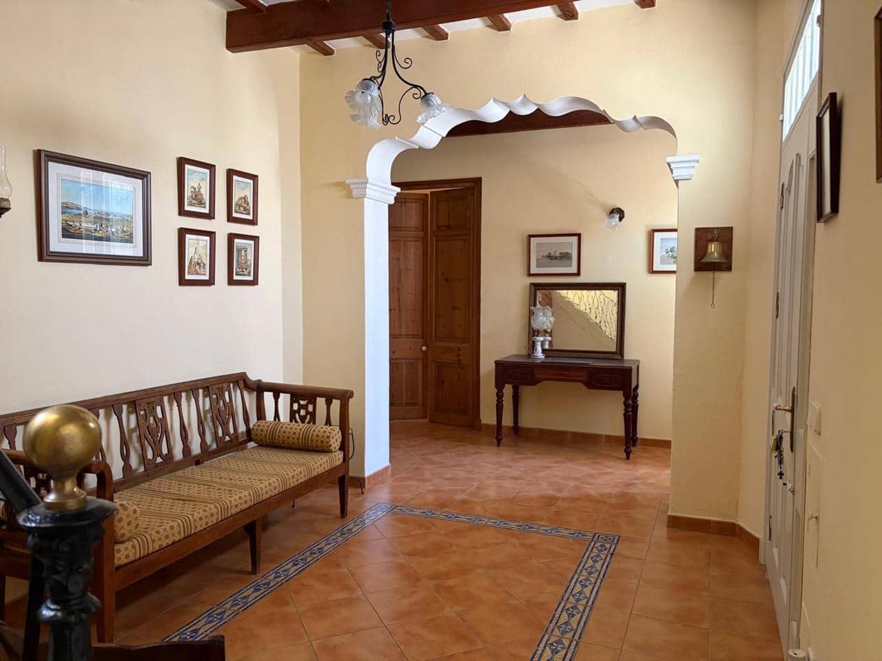 7 soveværelse Villa til salg i Es Castell med garage - € 780.000 (Ref: 9956363)