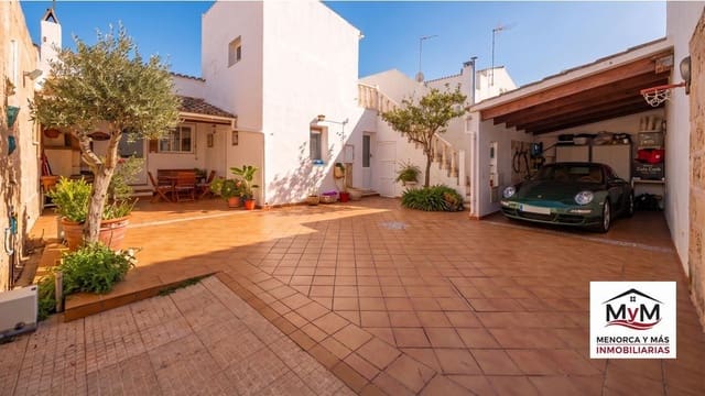 7 makuuhuone Huvila myytävänä paikassa Es Castell mukana 
autotalli - 780 000 € (Ref: 9956363)