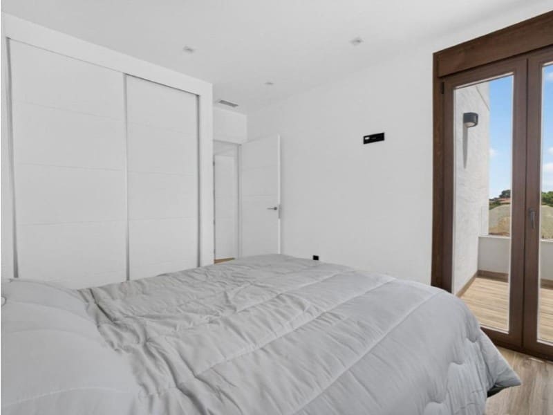 4 slaapkamer Villa te koop in Torrevieja - € 495.000 (Ref: 10005587)