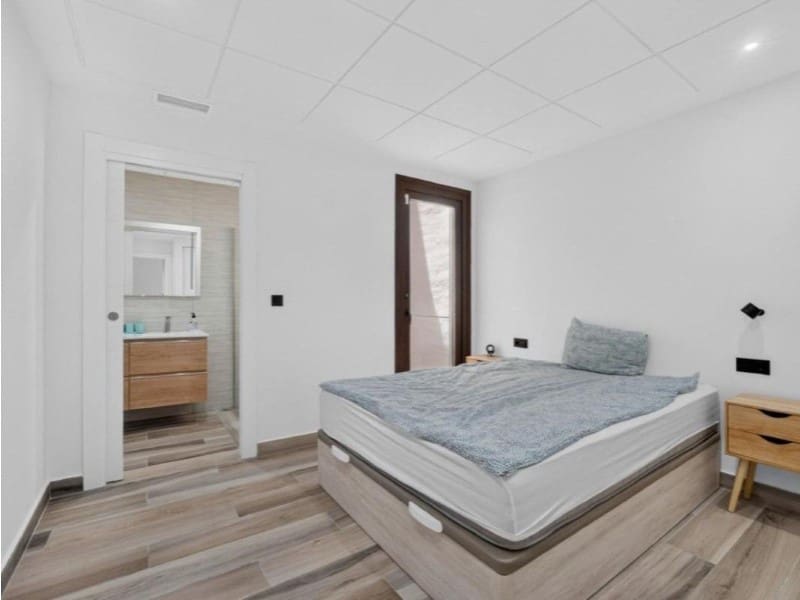 4 soveværelse Villa til salg i Torrevieja - € 515.000 (Ref: 10005588)