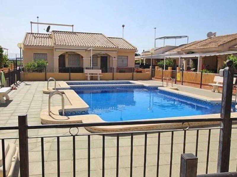 2 bedroom Villa for sale in Guardamar del Segura with pool - € 171,000 (Ref: 10005589)