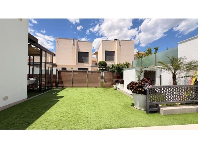 Chalet de 5 habitaciones en Parque Acuático - Sector 25, Torrevieja en venta con piscina - 558.900 € (Ref: 10028115)