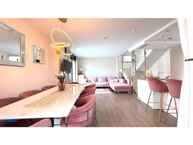 Chalet de 5 habitaciones en Parque Acuático - Sector 25, Torrevieja en venta con piscina - 558.900 € (Ref: 10028115)