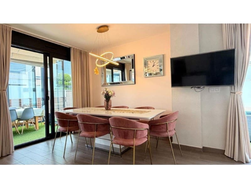 Chalet de 5 habitaciones en Torrevieja en venta con piscina - 558.900 € (Ref: 10028115)