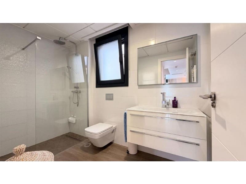Chalet de 5 habitaciones en Torrevieja en venta con piscina - 558.900 € (Ref: 10028115)