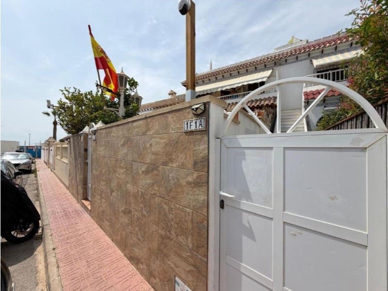 2 bedroom Villa for sale in Torrevieja - € 165,000 (Ref: 10028124)