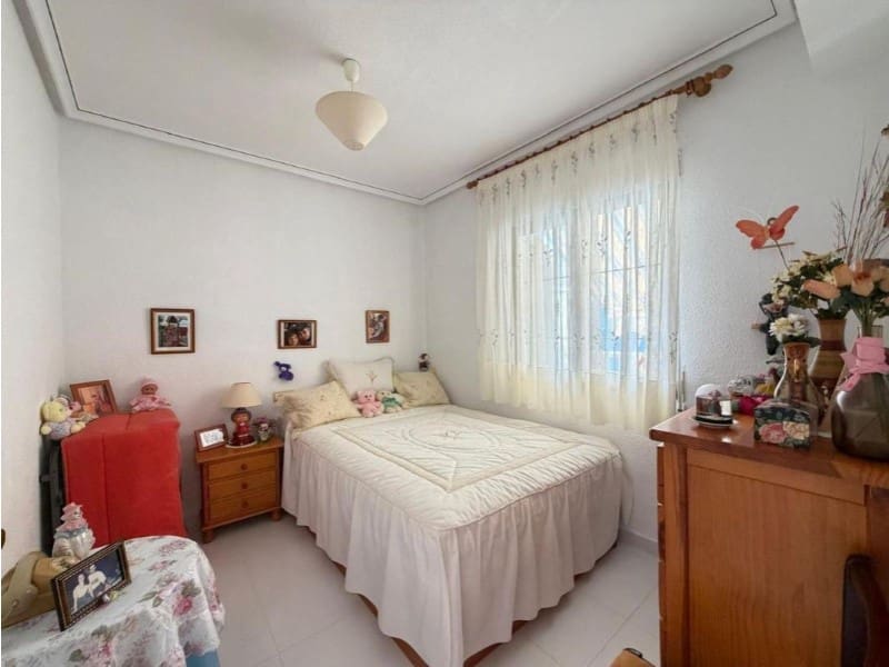 2 bedroom Villa for sale in Torrevieja - € 165,000 (Ref: 10028124)