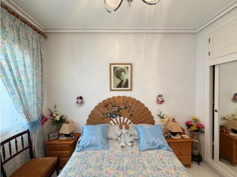 2 bedroom Villa for sale in Torrevieja - € 165,000 (Ref: 10028124)