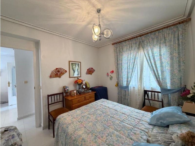 2 bedroom Villa for sale in Torrevieja - € 165,000 (Ref: 10028124)