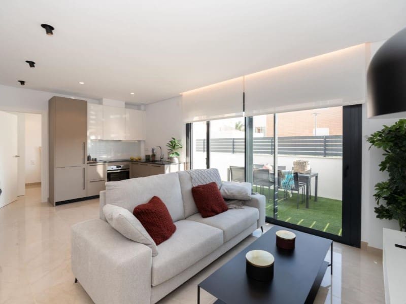 3 soveværelse Semi-Rækkehus til salg i La Marina med swimmingpool - € 459.000 (Ref: 10028126)