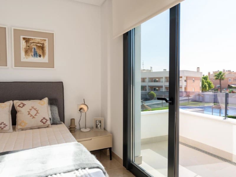 3 soveværelse Semi-Rækkehus til salg i La Marina med swimmingpool - € 459.000 (Ref: 10028126)