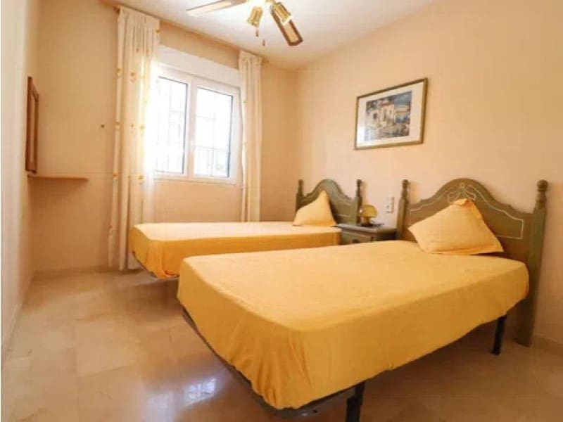 2 soveværelse Semi-Rækkehus til salg i Orihuela med swimmingpool - € 215.000 (Ref: 10041011)