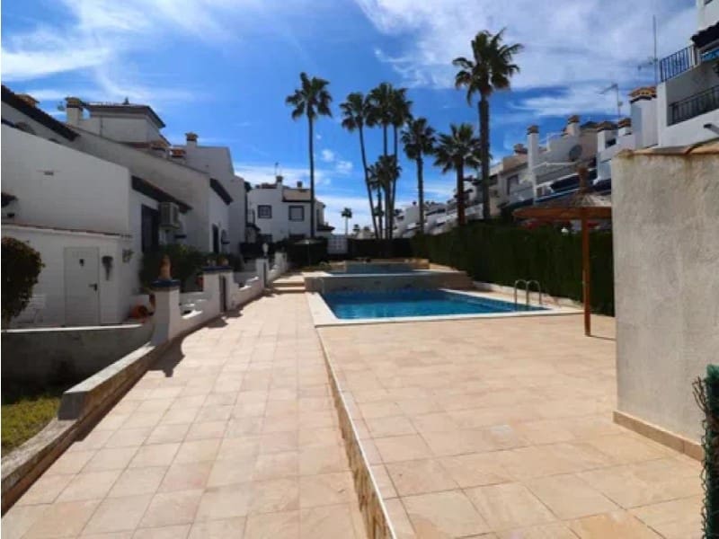 2 soveværelse Semi-Rækkehus til salg i Orihuela med swimmingpool - € 215.000 (Ref: 10041011)