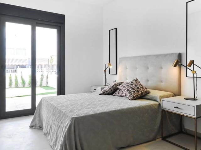 2 slaapkamer Halfvrijstaande villa te koop in La Veleta, Torrevieja met zwembad - € 380.000 (Ref: 10042955)