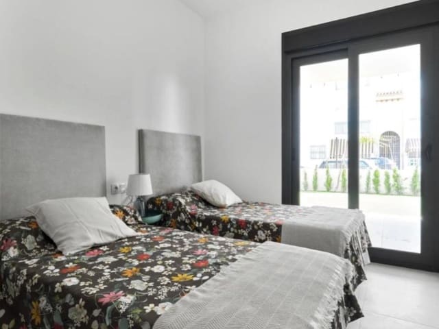 2 slaapkamer Halfvrijstaande villa te koop in La Veleta, Torrevieja met zwembad - € 380.000 (Ref: 10042955)