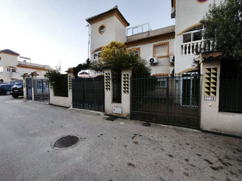 2 bedroom Semi-detached Villa for sale in Guardamar del Segura with pool - € 159,000 (Ref: 10042958)