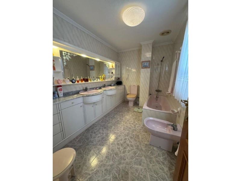 Apartamento de 4 habitaciones en Torrevieja en venta - 309.000 € (Ref: 10042963)