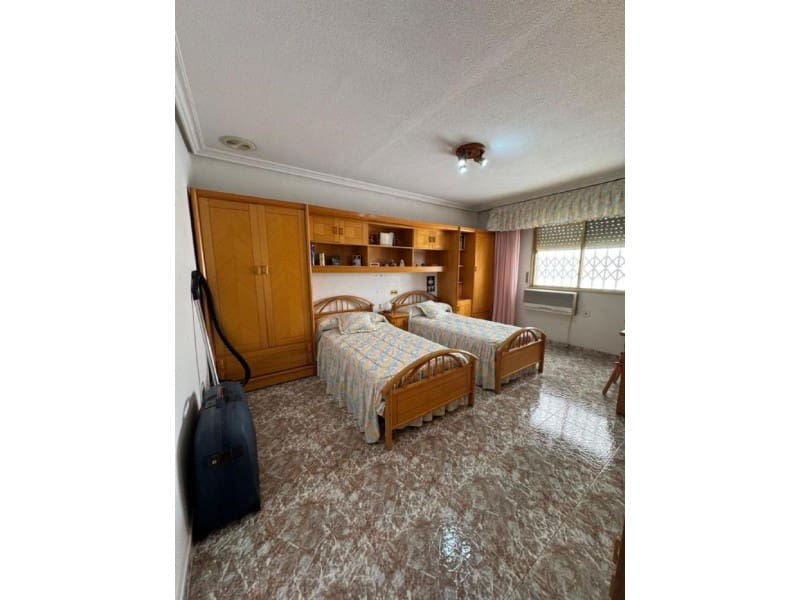 Apartamento de 4 habitaciones en Torrevieja en venta - 309.000 € (Ref: 10042963)