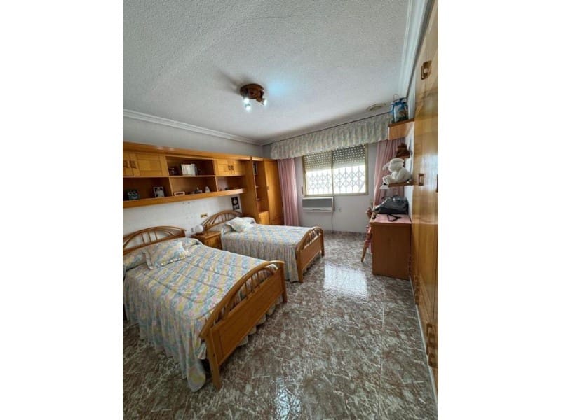 Apartamento de 4 habitaciones en Torrevieja en venta - 309.000 € (Ref: 10042963)
