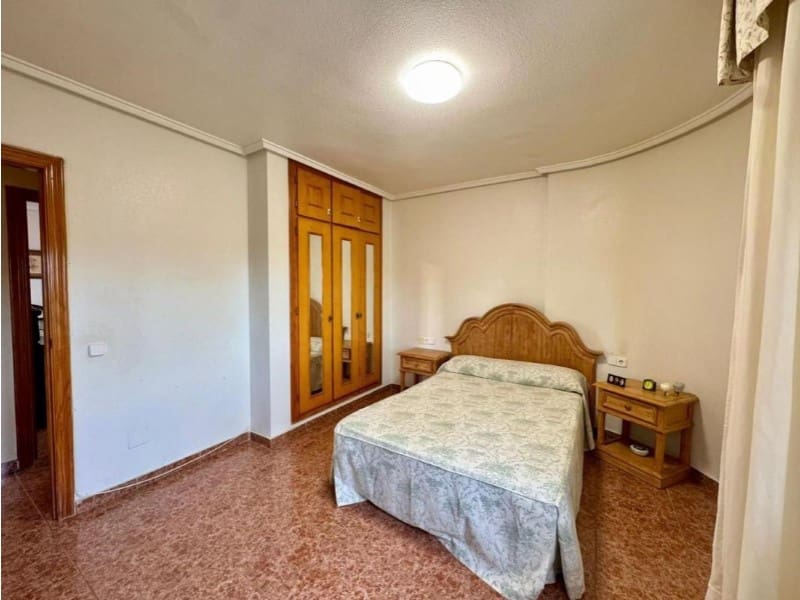3 slaapkamer Halfvrijstaande villa te koop in Torrevieja met zwembad - € 330.000 (Ref: 10042964)