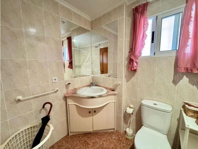 3 slaapkamer Halfvrijstaande villa te koop in Torrevieja met zwembad - € 330.000 (Ref: 10042964)
